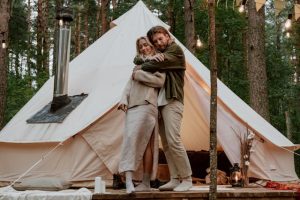 Un camping classé 3 étoiles en France, idéal pour des vacances alliant confort et convivialité, avec des équipements modernes et un environnement naturel.